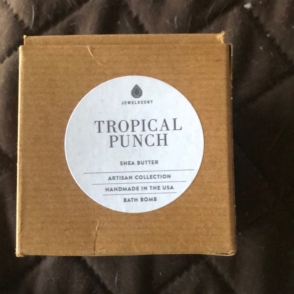 Jewelscent jewelry bath bomb. Brand new